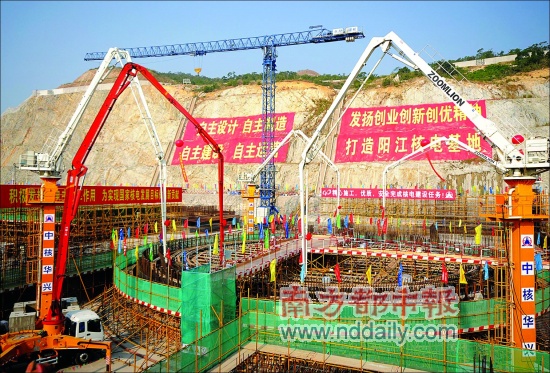 12月16日,我國最大核電項目在廣東陽江開工建設。中共中央政治局委員、廣東省委書記汪洋啟動第一罐混凝土布料機按鈕。該項目總投資近700億元人民幣,采用中國品牌核電技術CPR1000。<I>&#</I>10;　　供圖CFP
